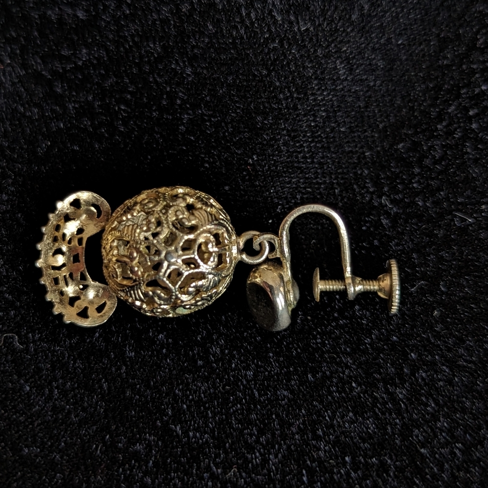Vintage Screw-Back Filigree Dangling Ball Drop Earrings, Silver Tone - Picture 5 of 5